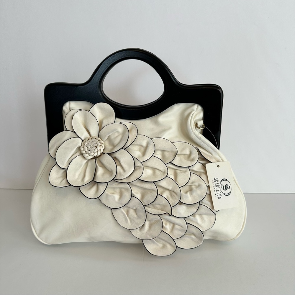 Scarleton White Faux Leather Bag Black Wooden Handle Floral Embellishment‎ Retro